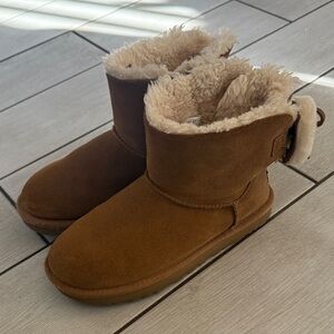 Ugg Boots with Bows women’s 7